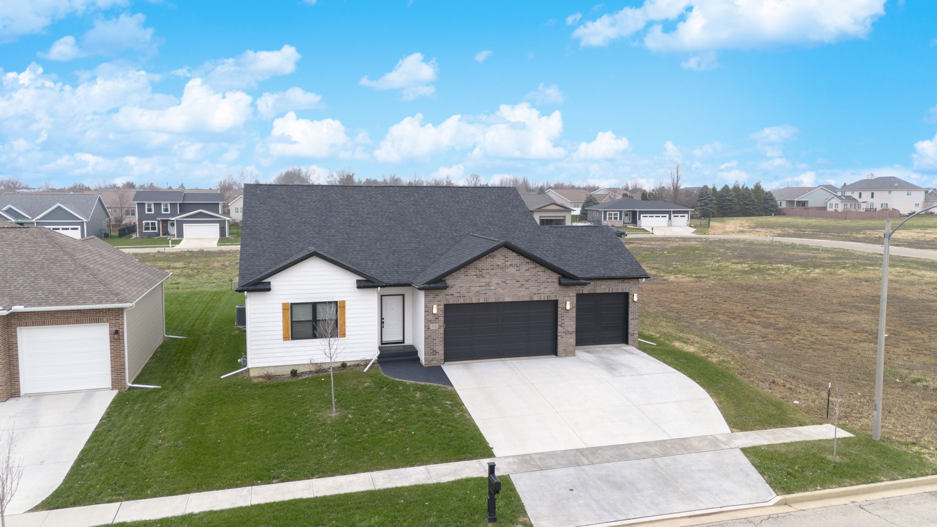1732 Eide Road Bloomington, IL 61704 - Photo 41 of 51 Gallery Image 41