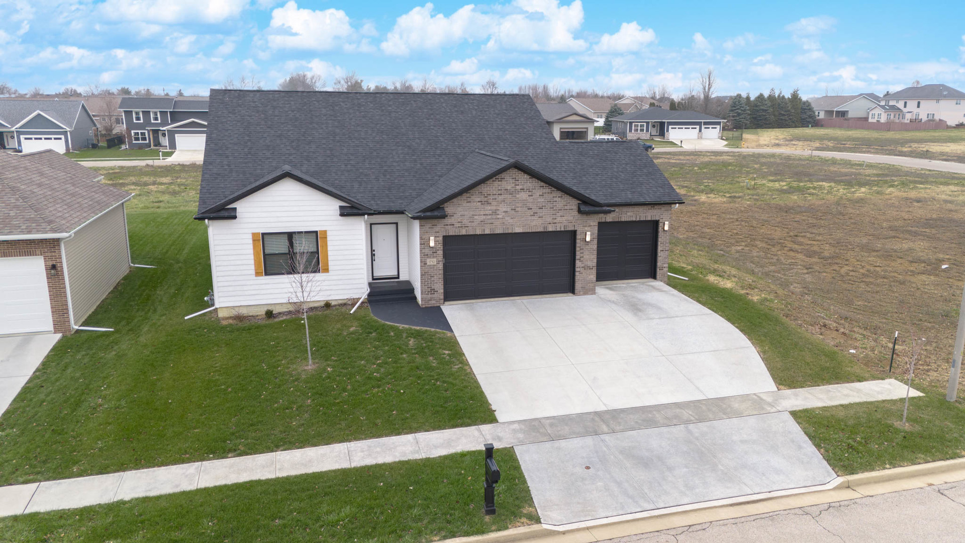 1732 Eide Road Bloomington, IL 61704 - Photo 42 of 51 Gallery Image 42