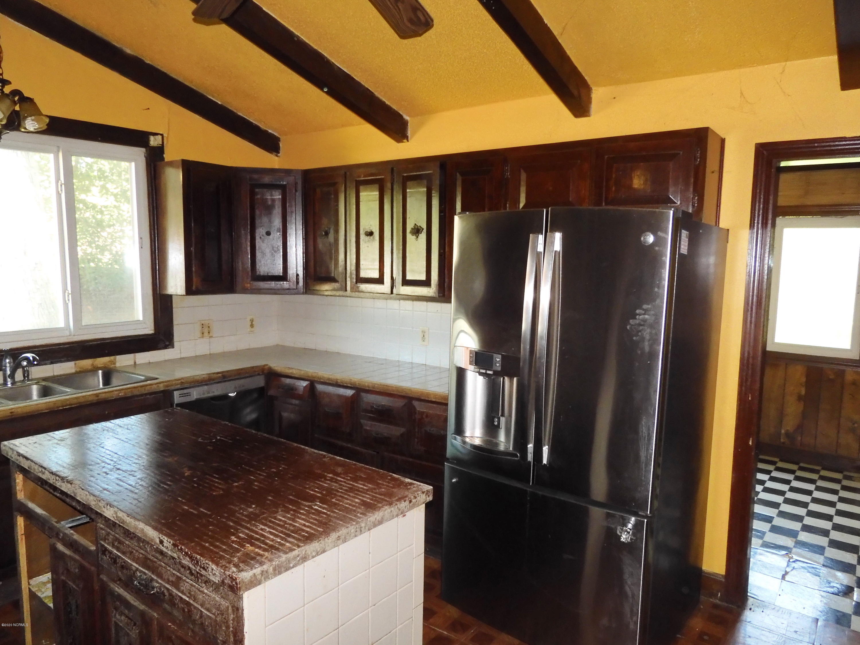 2800 Hodges Road Kinston, NC 28504 - Photo 12 of 23 KITCHEN