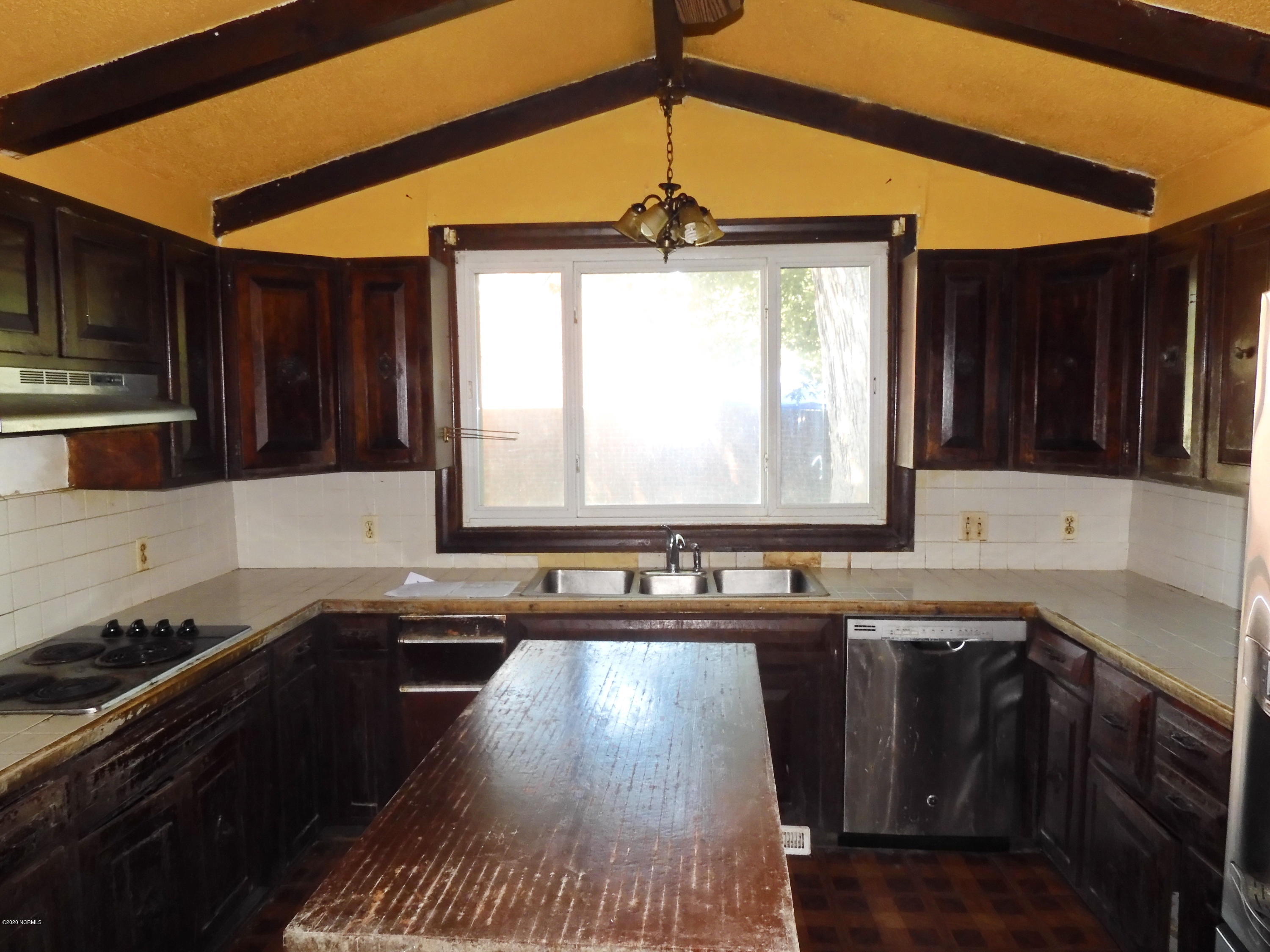 2800 Hodges Road Kinston, NC 28504 - Photo 13 of 23 KITCHEN