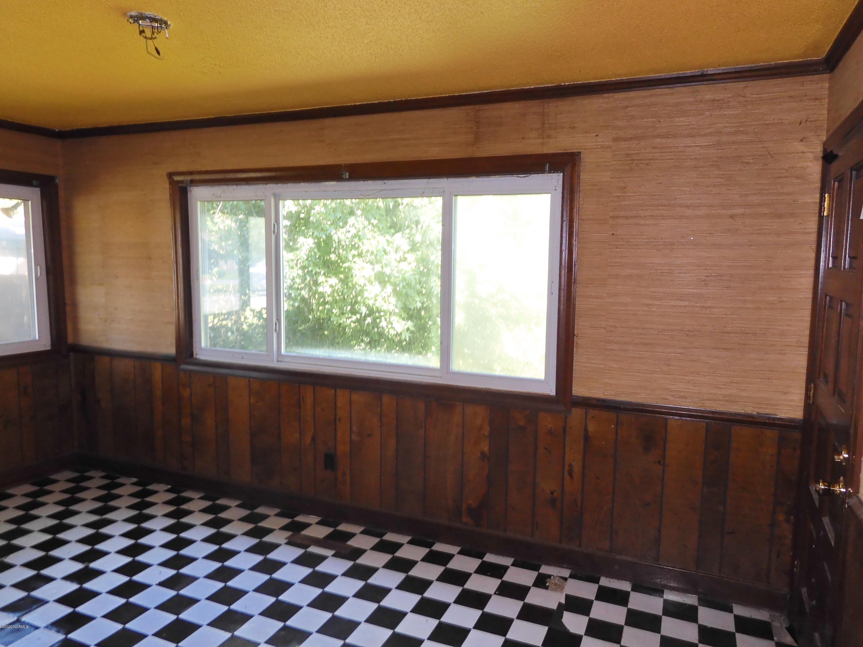 2800 Hodges Road Kinston, NC 28504 - Photo 8 of 23 DINETTE