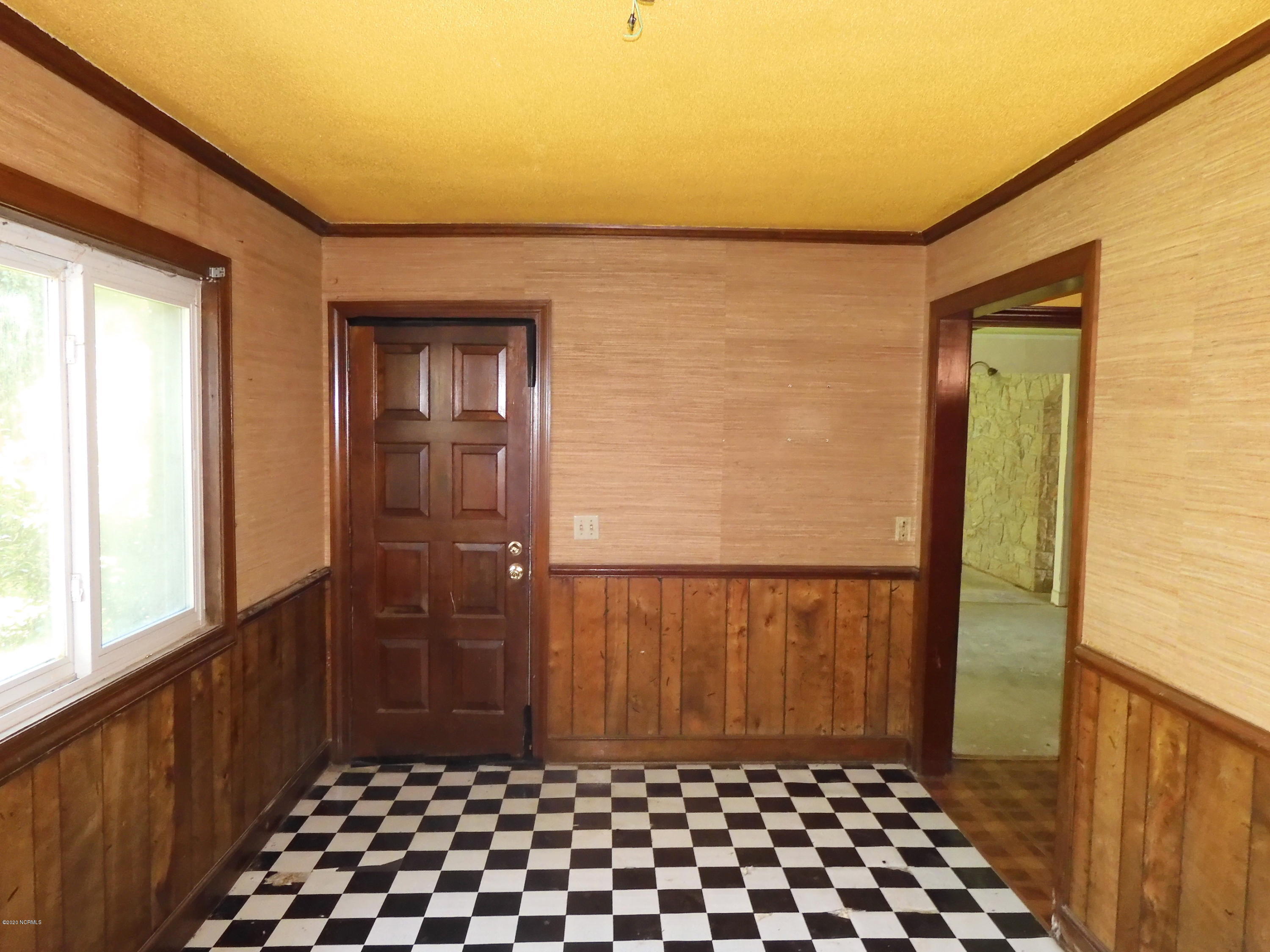 2800 Hodges Road Kinston, NC 28504 - Photo 10 of 23 DINETTE