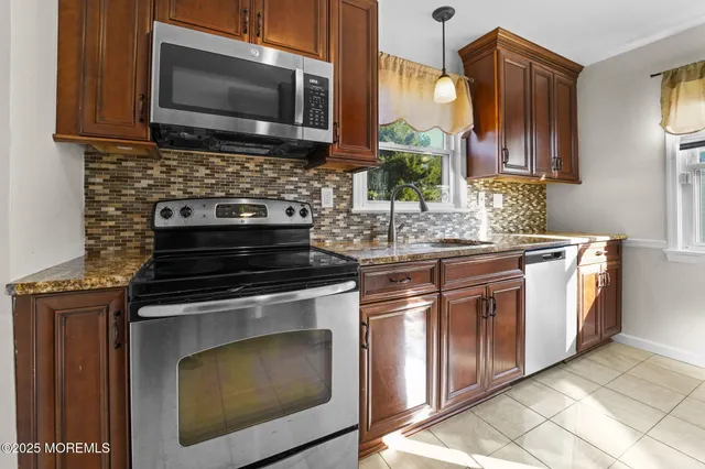 $535,000 | 14 Schiverea Avenue, Freehold, NJ 07728