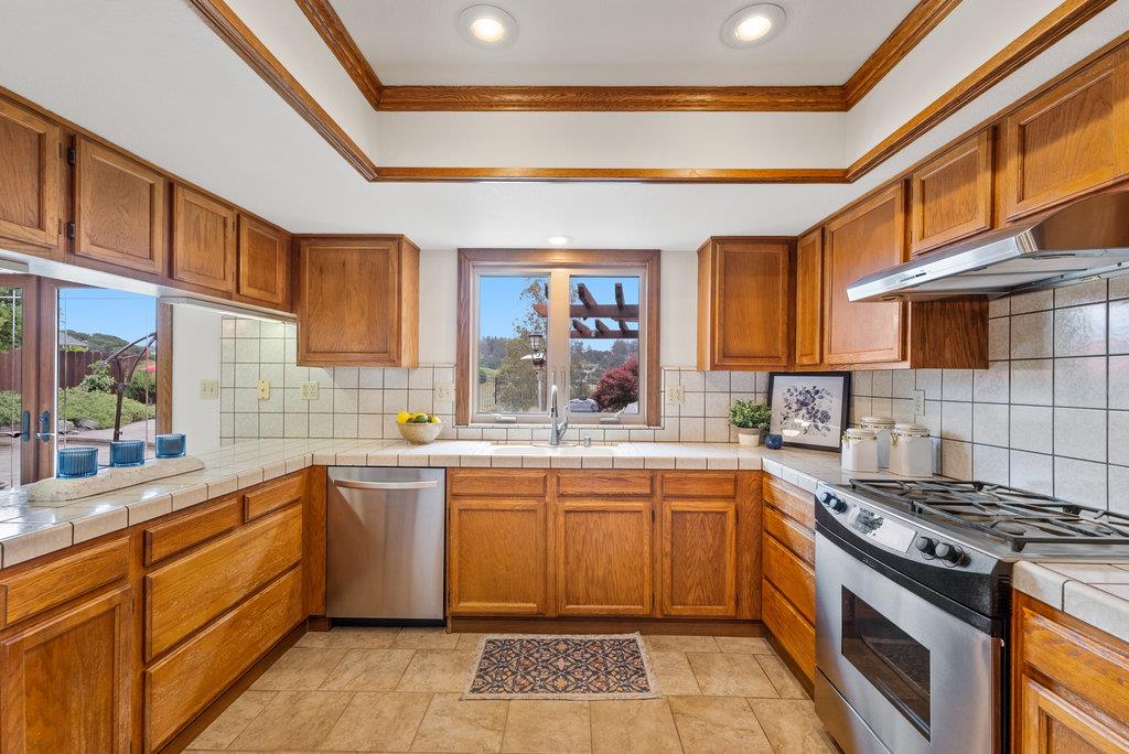 17529 Cross Road Salinas, CA 93907 - Photo 14 of 42 Gallery Image 14