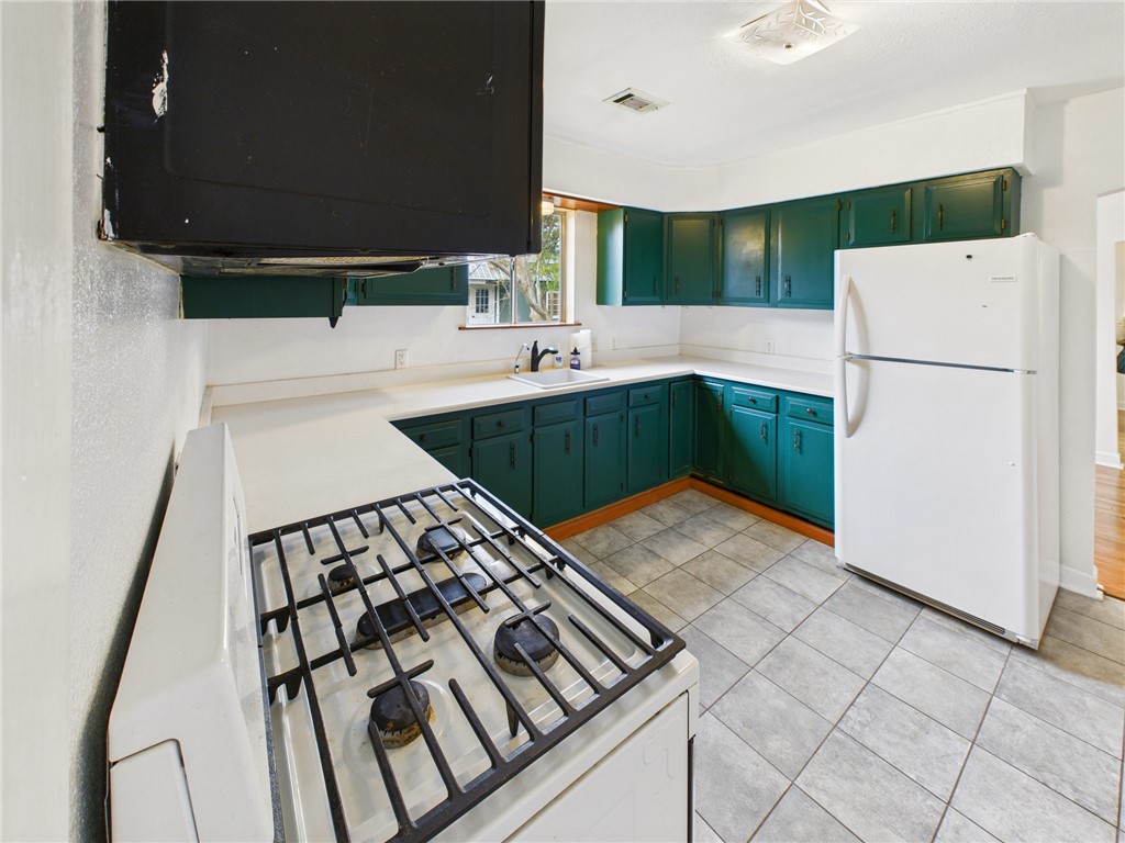 1206 East 30th Street Bryan, TX 77802 - Photo 11 of 32