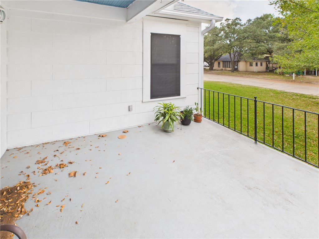 1206 East 30th Street Bryan, TX 77802 - Photo 3 of 32