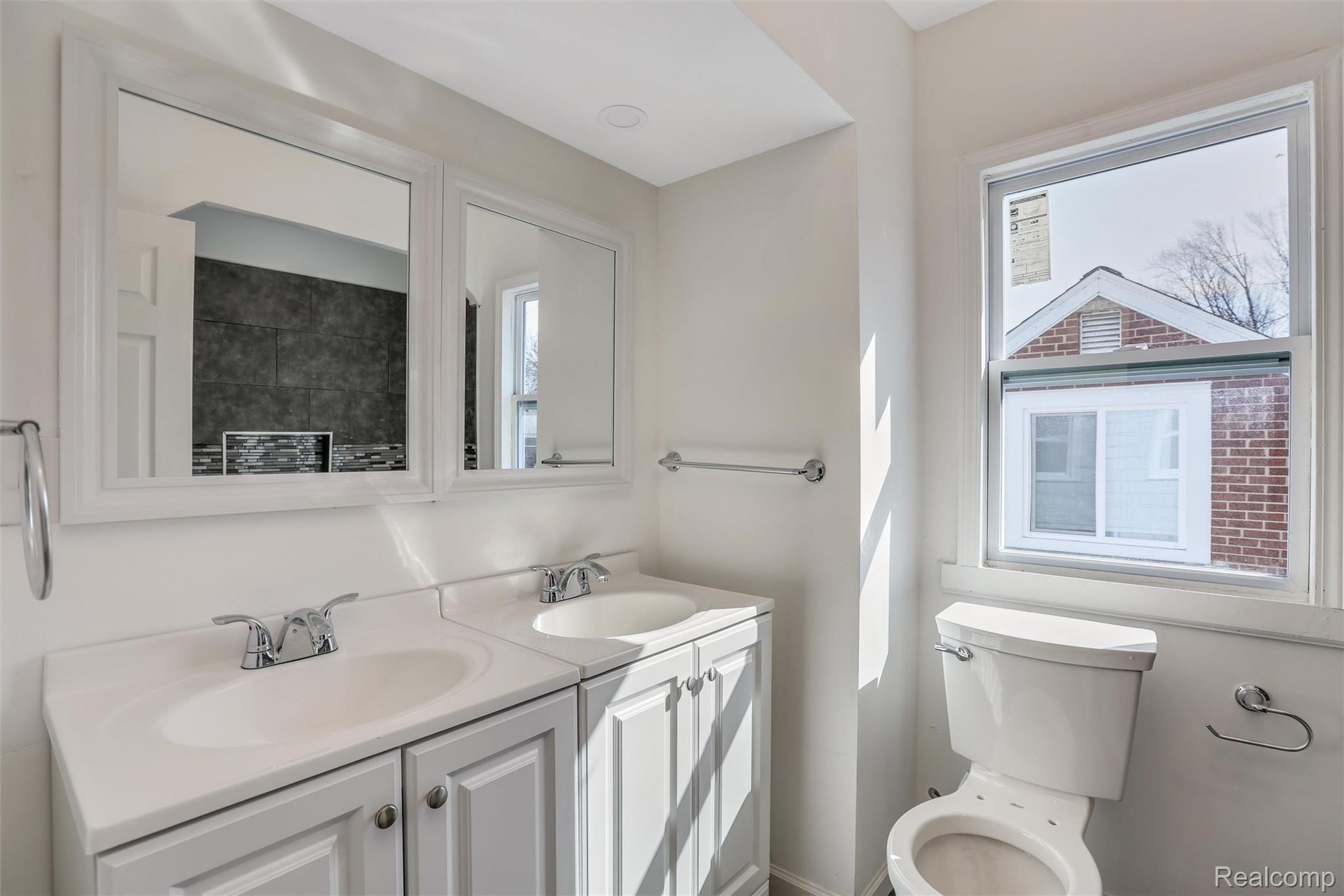 4417 Devonshire Road Detroit, MI 48224 - Photo 24 of 35 4417 Devonshire Rd_Full Bath a_2nd floor.jpg