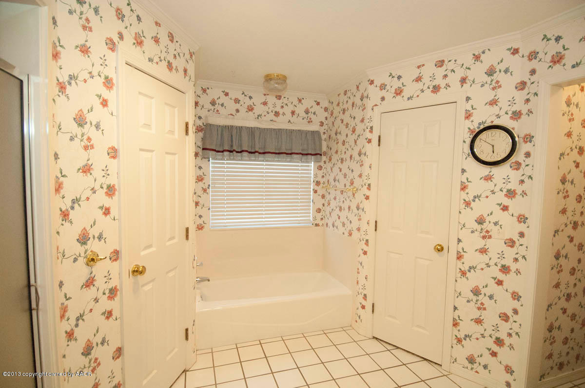 5402 Leo Lane Amarillo, TX 79110 - Photo 18 of 37 a bathroom with a shower and a sink