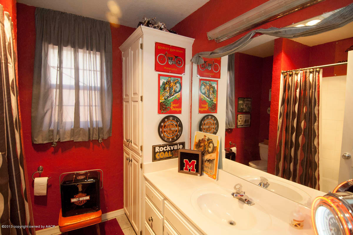 5402 Leo Lane Amarillo, TX 79110 - Photo 24 of 37 a bathroom with a sink and a mirror