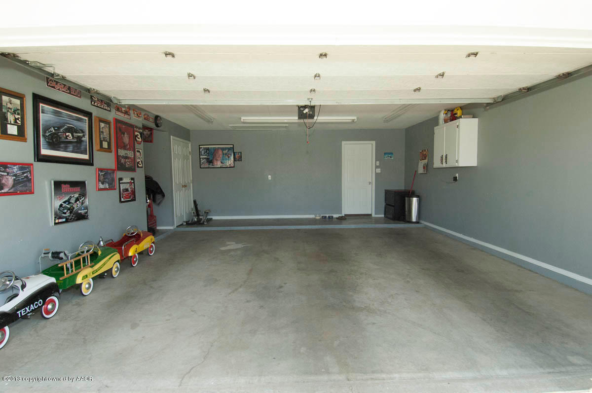5402 Leo Lane Amarillo, TX 79110 - Photo 37 of 37 an empty room with windows