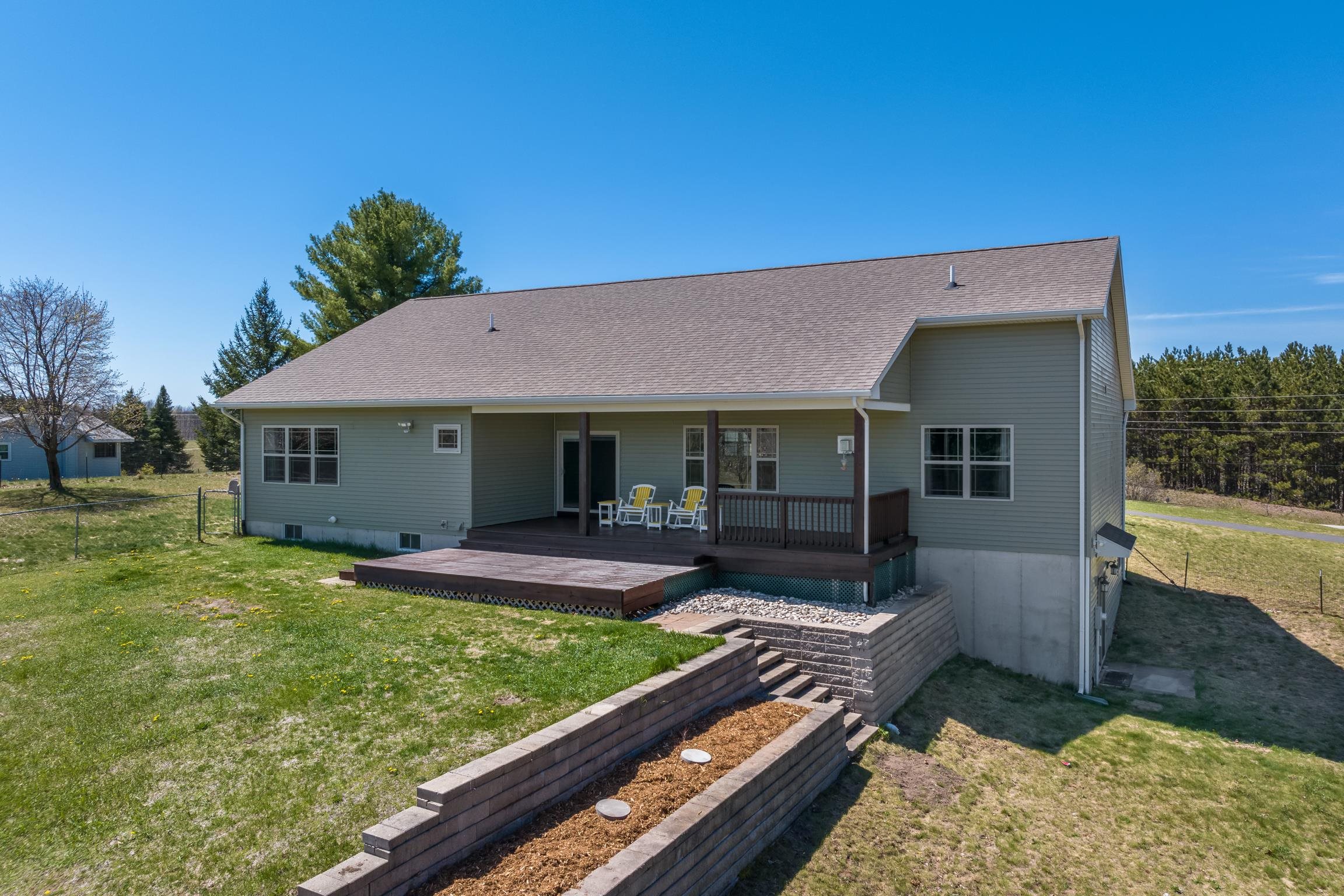 8233 Barney Road Traverse City, MI 49684 - Photo 4 of 40