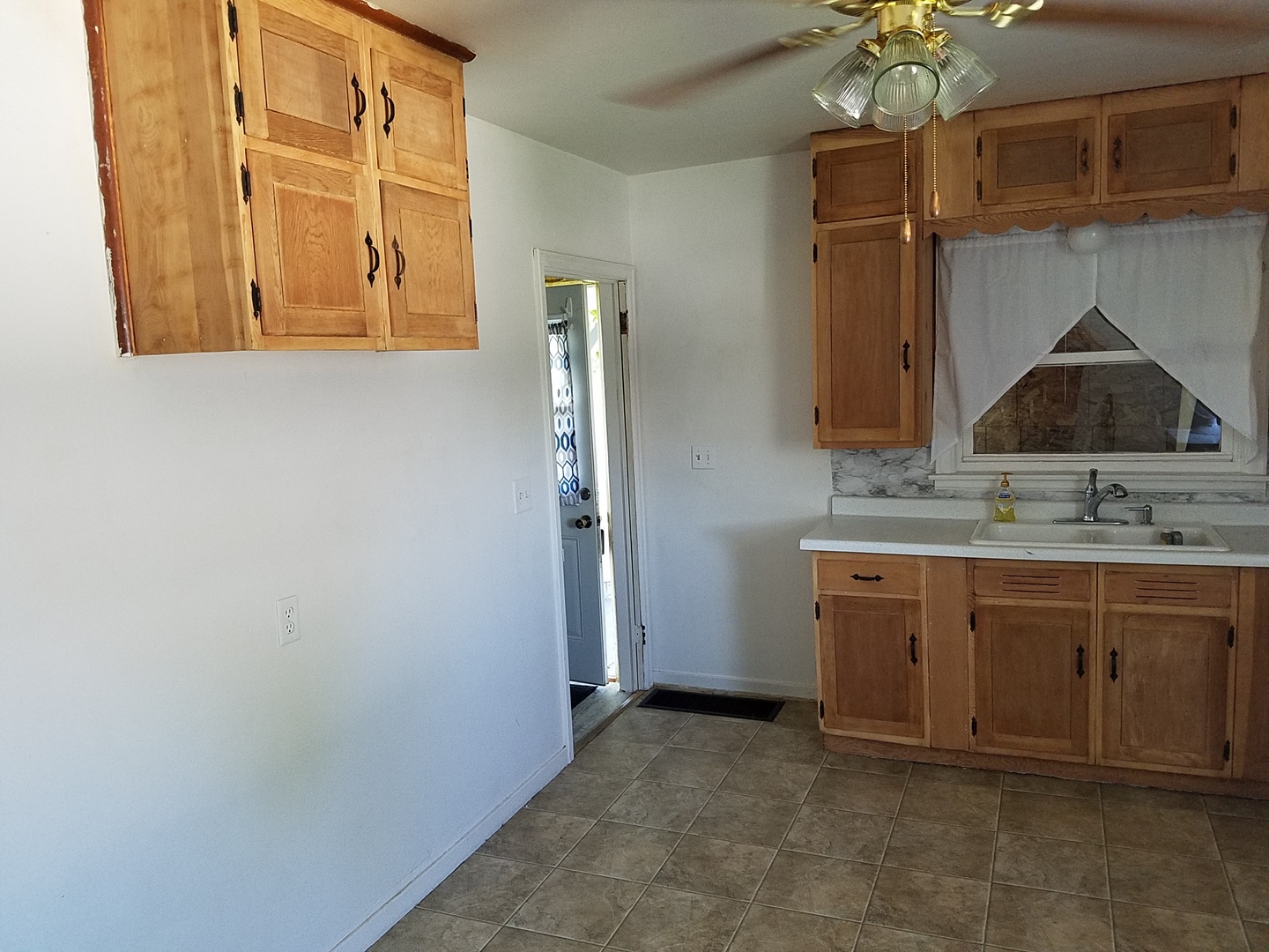 22581 Ridge Road Sterling, IL 61081 - Photo 3 of 19 Gallery Image 3
