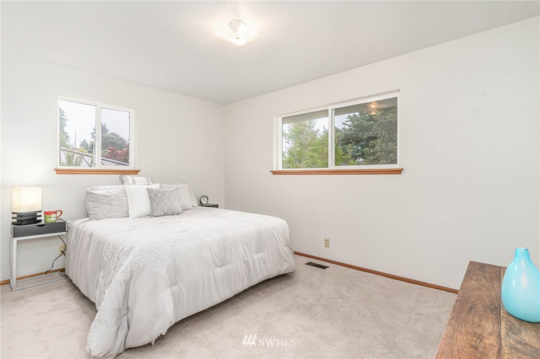 4954 Southwest Forney Street Seattle, WA 98116 - Photo 12 of 23 Gallery Image 12