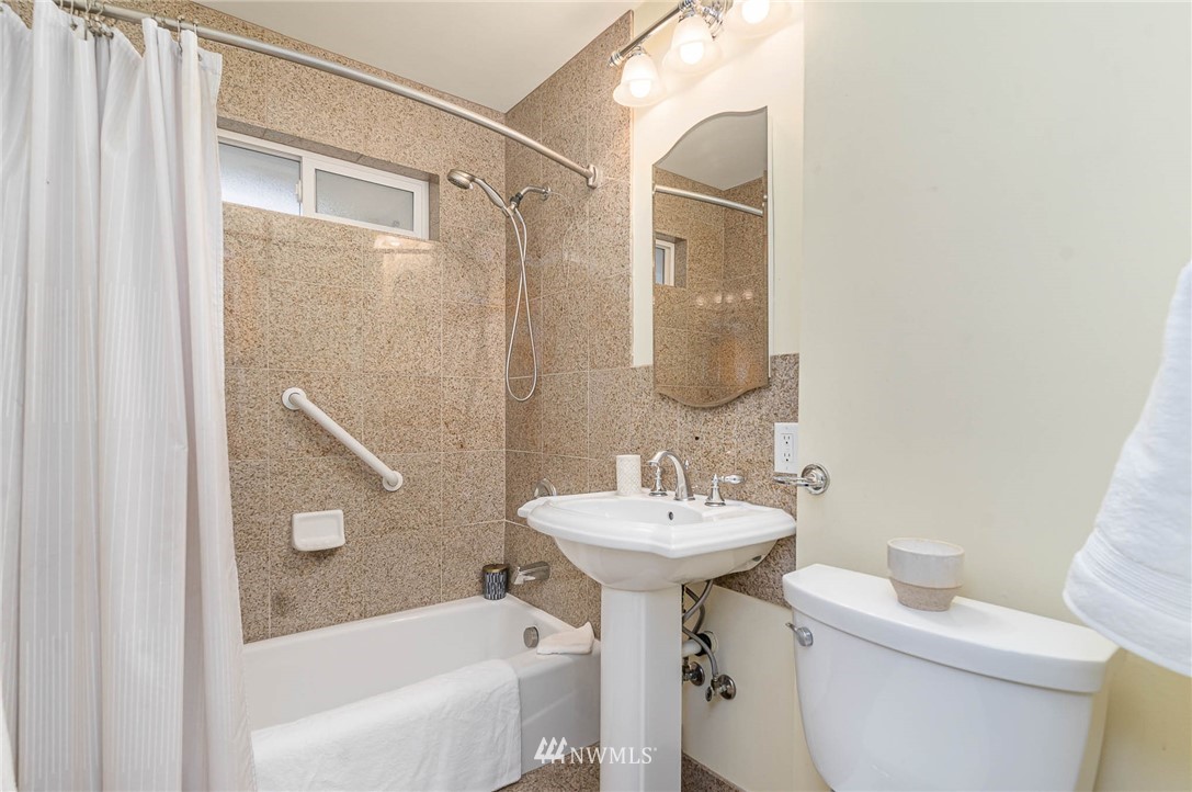 4954 Southwest Forney Street Seattle, WA 98116 - Photo 15 of 23 Gallery Image 15