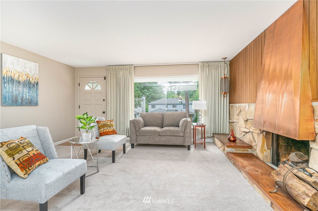 4954 Southwest Forney Street Seattle, WA 98116 - Photo 3 of 23 Gallery Image 3