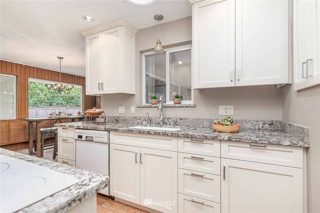4954 Southwest Forney Street Seattle, WA 98116 - Photo 7 of 23 Gallery Image 7