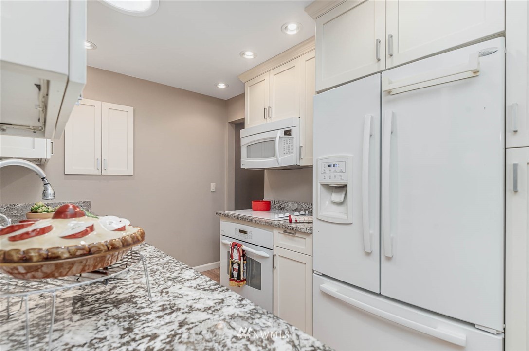 4954 Southwest Forney Street Seattle, WA 98116 - Photo 8 of 23 Gallery Image 8