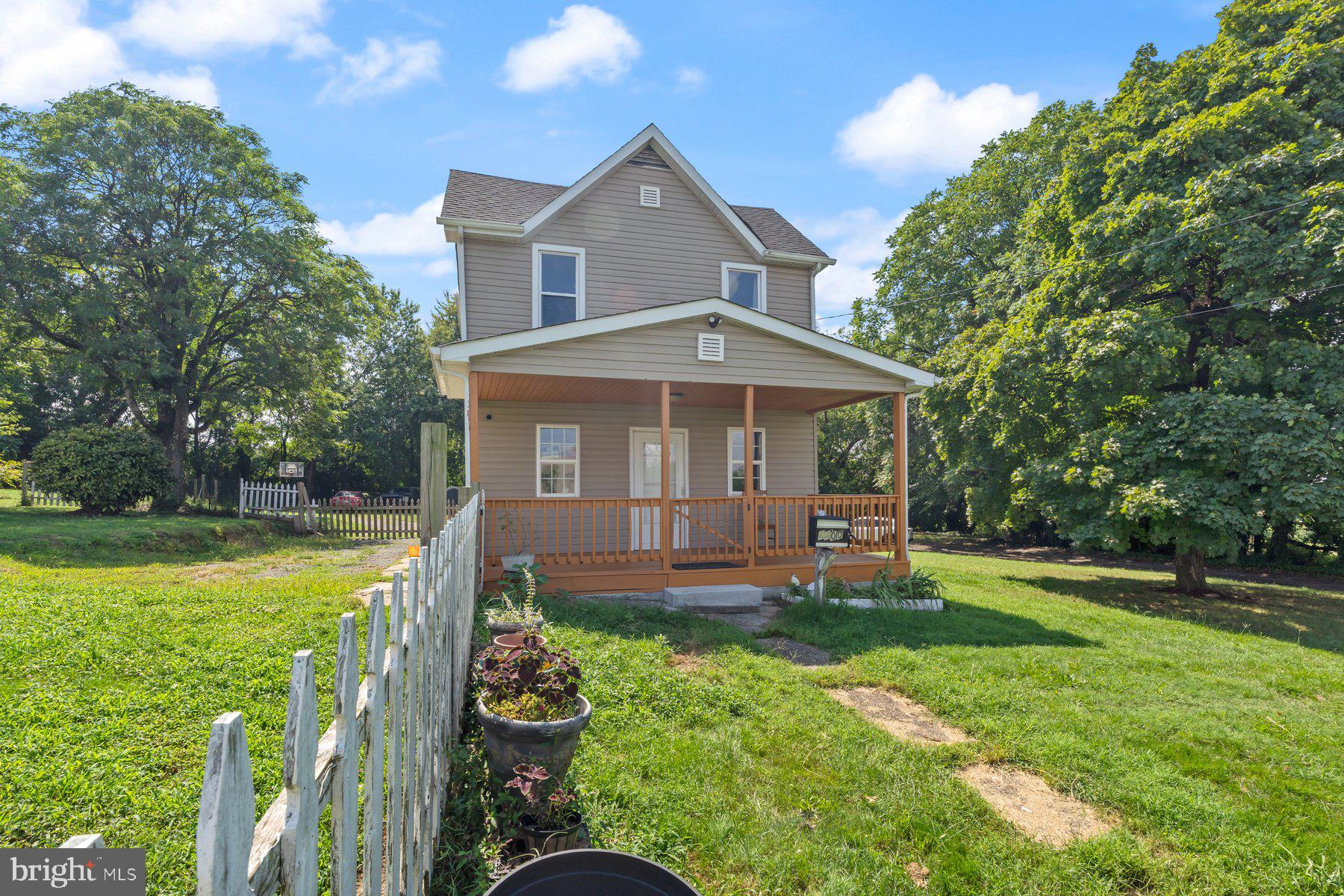 4400 6th Street Baltimore, MD 21225 - Photo 2 of 45 a front view of a house with garden