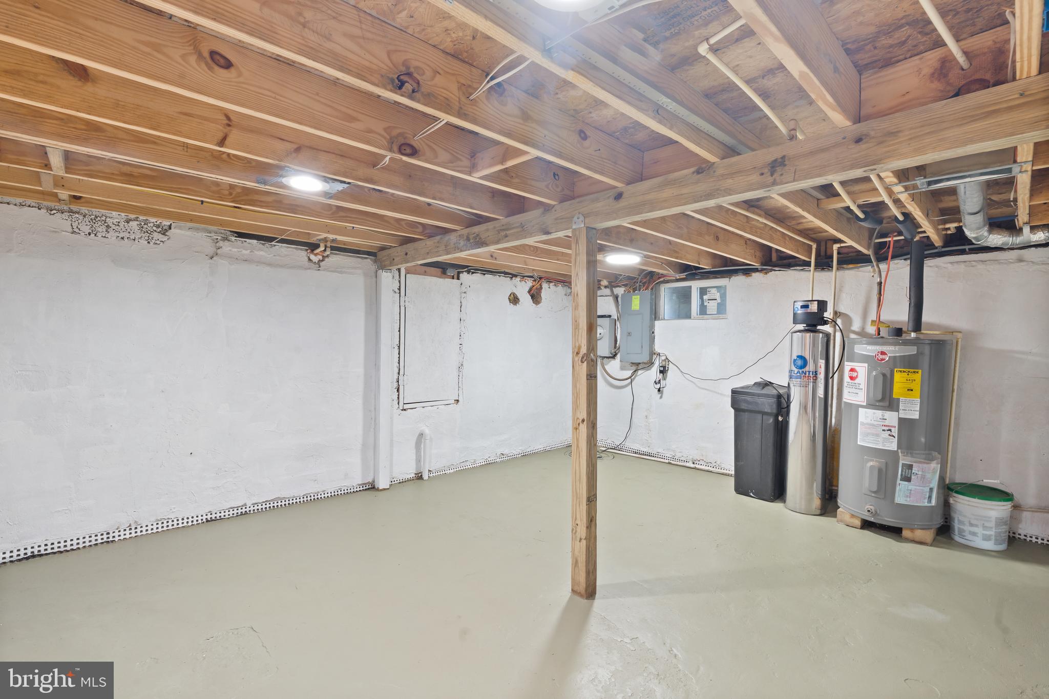 4400 6th Street Baltimore, MD 21225 - Photo 27 of 45 a view of a garage