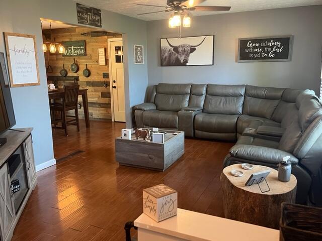 6759 Winchester Road Northwest Carroll, OH 43112 - Photo 13 of 29 living room