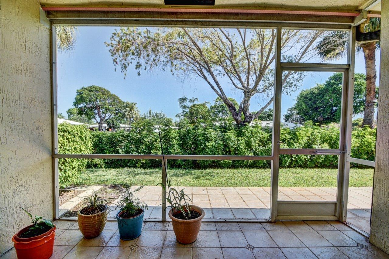 8565 Vía Serena Boca Raton, FL 33433 - Photo 26 of 37 Patio