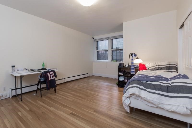 290 Commonwealth Avenue, Unit A Boston, MA 02115 - Photo 13 of 21 a bedroom with a bed and a window