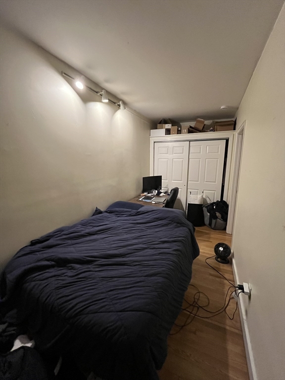 290 Commonwealth Avenue, Unit A Boston, MA 02115 - Photo 17 of 21 a bedroom with a bed and a window