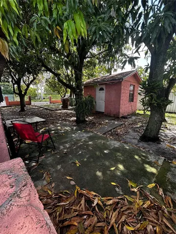 a view of a backyard of the house