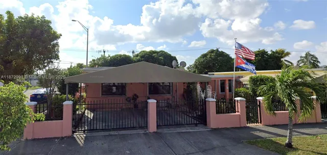 a view of a house with yard and sitting area