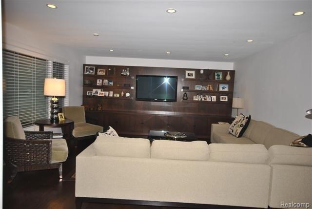 32535 Scottsdale Road Farmington, MI 48334 - Photo 8 of 19 Scottsdale Family Room