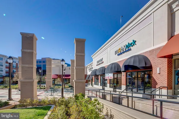 $2,000 | 2665 Prosperity Avenue, Unit 126, Fairfax, VA 22031