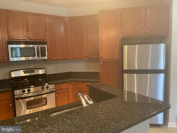 $2,000 | 2665 Prosperity Avenue, Unit 126, Fairfax, VA 22031
