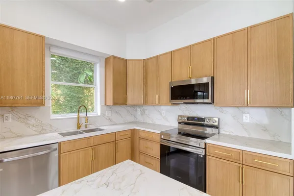 $7,000 | 5363 Southwest 38th Avenue, Hollywood, FL 33312