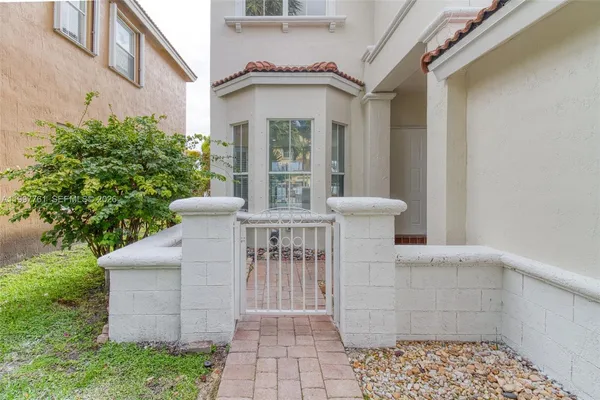 $7,000 | 5363 Southwest 38th Avenue, Hollywood, FL 33312