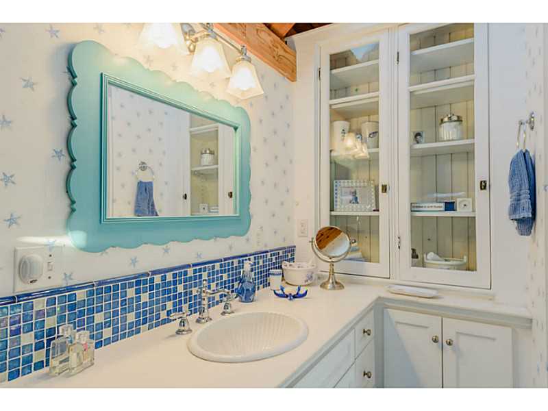6 Round Hill Road Westerly, RI 02891 - Photo 23 of 25 Bathroom.