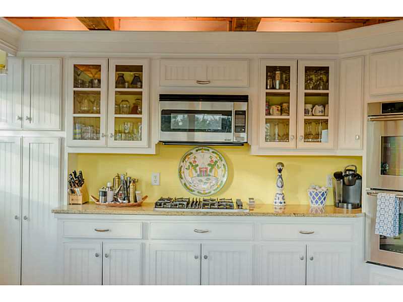 6 Round Hill Road Westerly, RI 02891 - Photo 5 of 25 Kitchen.