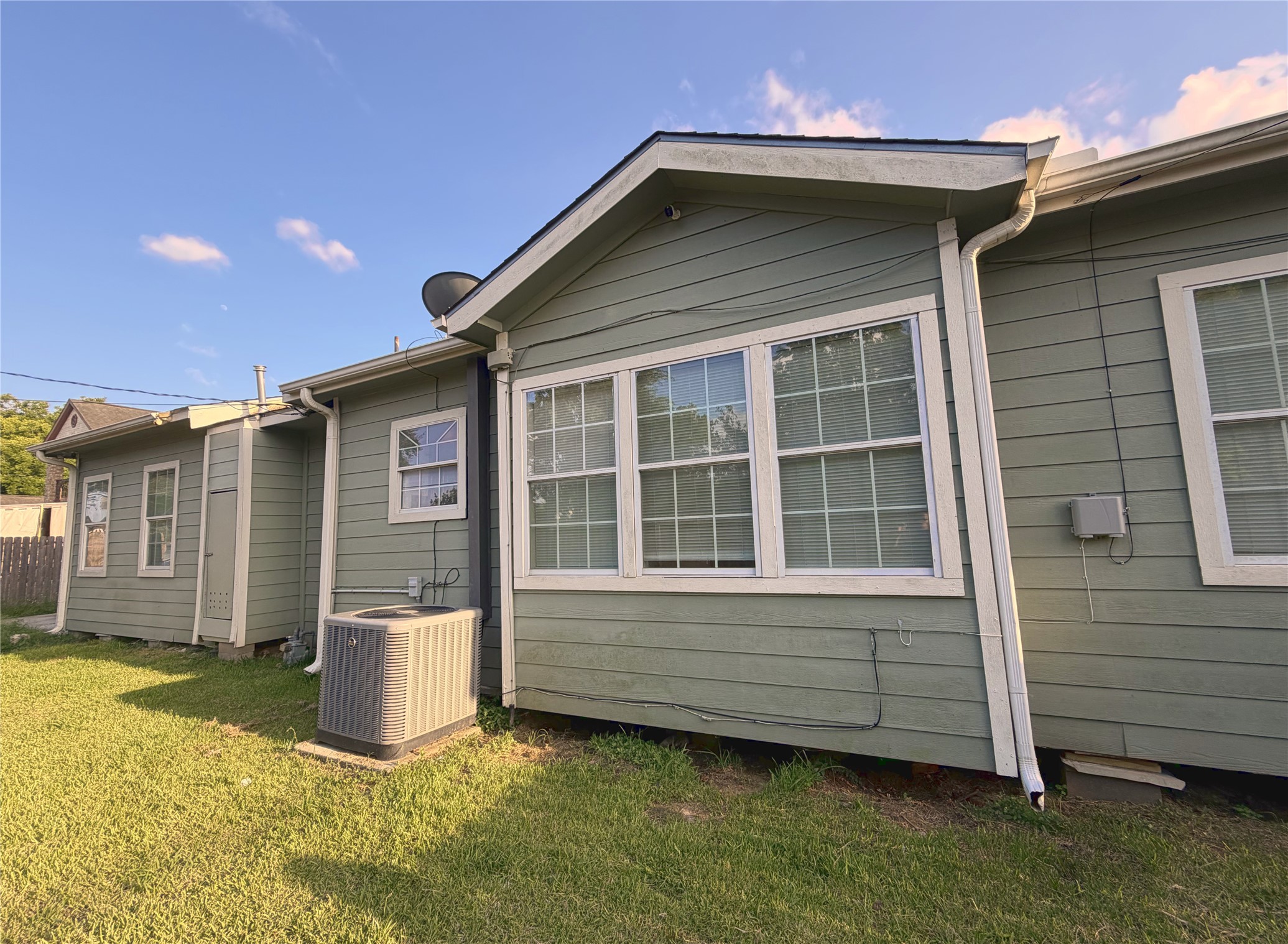 716 74th Street Houston, TX 77011 - Photo 11 of 13