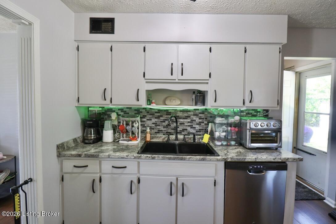 1118 Flatlick Road Mount Washington, KY 40047 - Photo 13 of 34 14