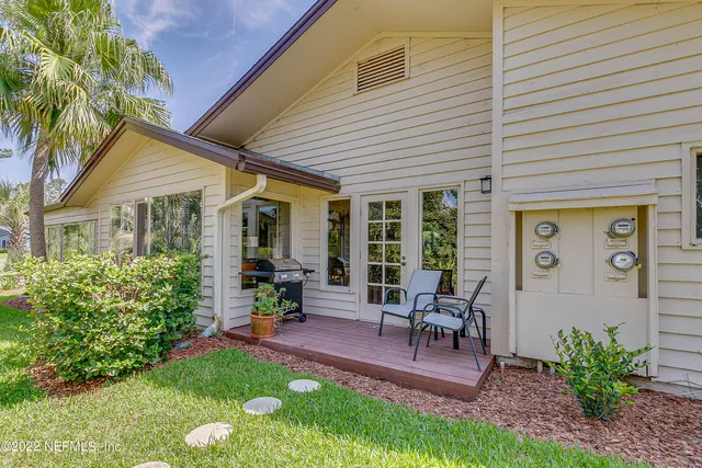 a row of palm trees sitting in a backyard