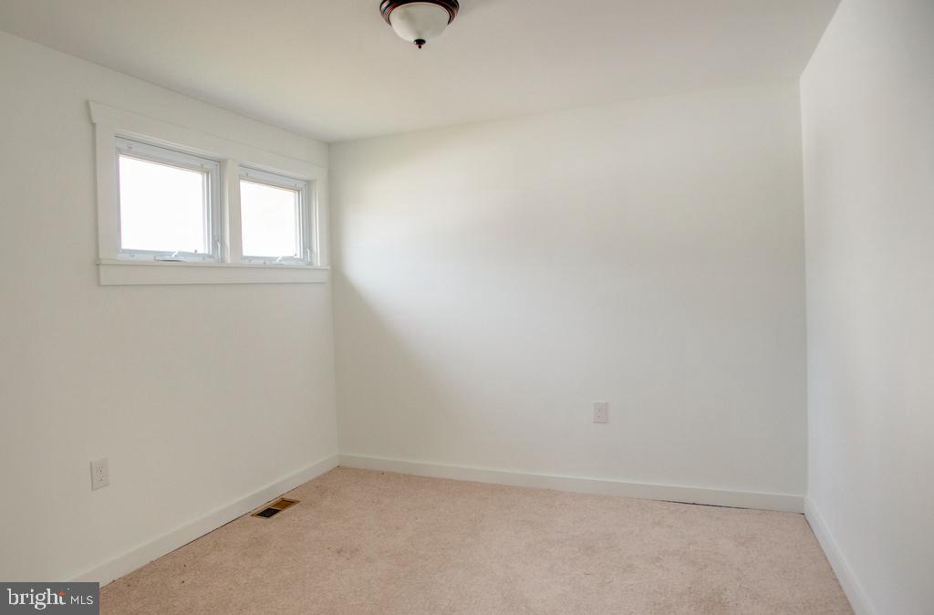 121 Cove Road Mantua, NJ 08051 - Photo 9 of 15