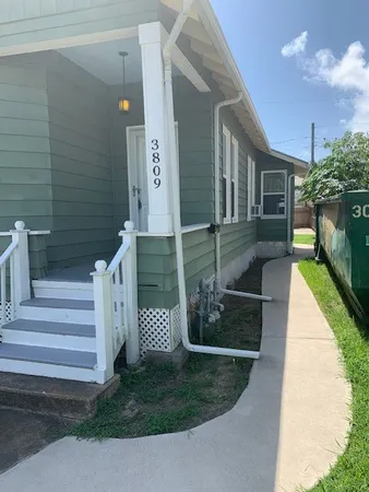 $950 | 3809 Avenue O, Unit FRONT, Galveston, TX 77550