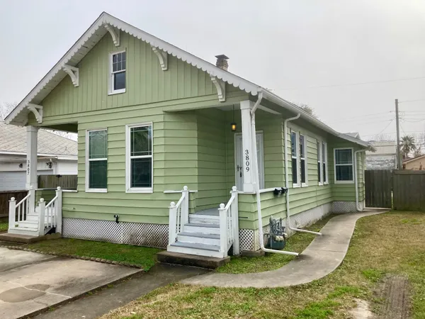 $950 | 3809 Avenue O, Unit FRONT, Galveston, TX 77550