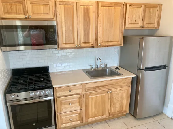 $950 | 3809 Avenue O, Unit FRONT, Galveston, TX 77550