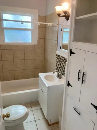 $950 | 3809 Avenue O, Unit FRONT, Galveston, TX 77550