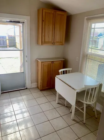 $950 | 3809 Avenue O, Unit FRONT, Galveston, TX 77550