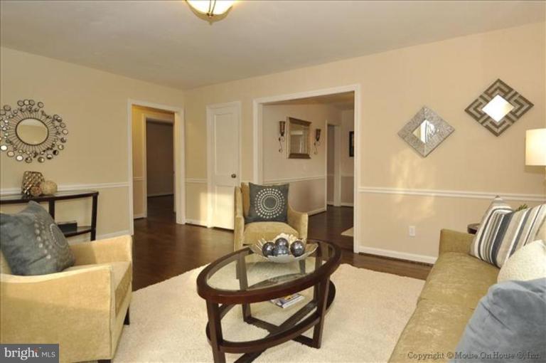 11801 Judson Road Silver Spring, MD 20902 - Photo 2 of 21 Living Room