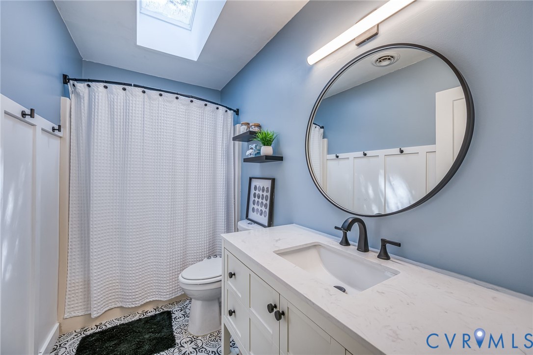 14314 Cove Ridge Place Midlothian, VA 23112 - Photo 29 of 41 2nd Floor Hall Bath with Lighted Mirror and Decora