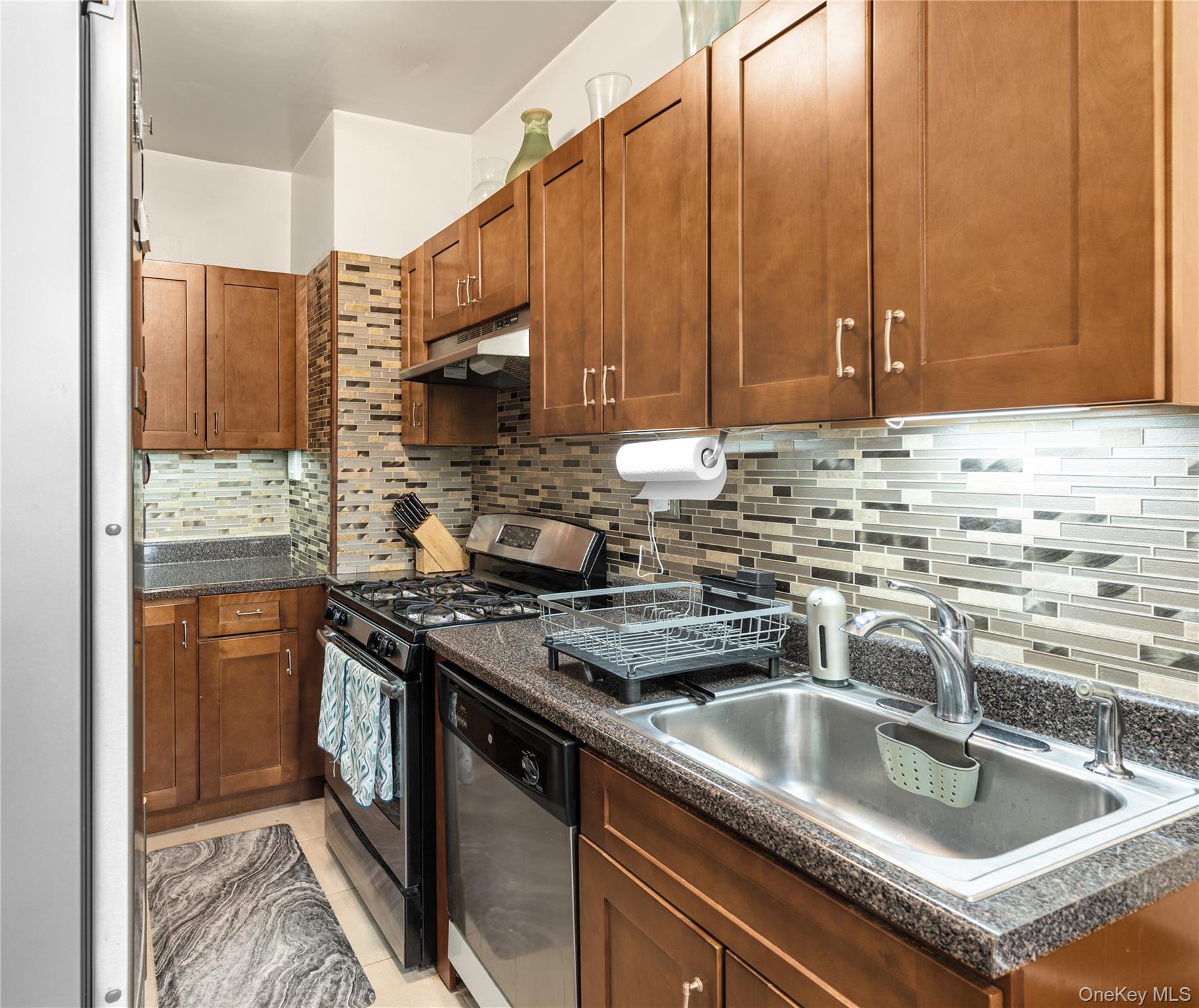 43 Calton Road, Unit 2K New Rochelle, NY 10804 - Photo 4 of 17