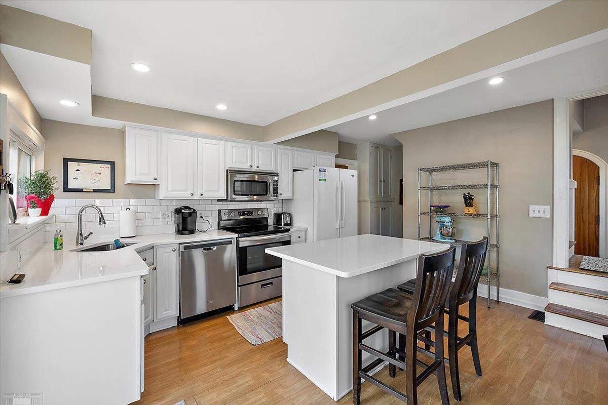 24 Devonshire Road Pleasant Ridge, MI 48069 - Photo 16 of 62 50168633-3ee2b24d-c388-4606-9c79-bf69e385ee17.JPG