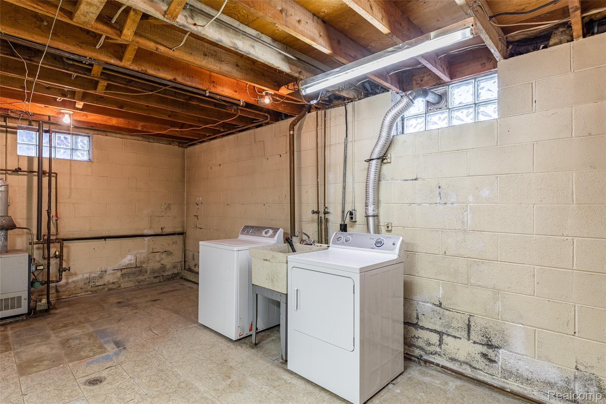 18321 Racho Road Riverview, MI 48193 - Photo 34 of 34 35.Laundry